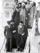 عکسی از امام خمینی هنگام بازگشت به میهن اسلامی